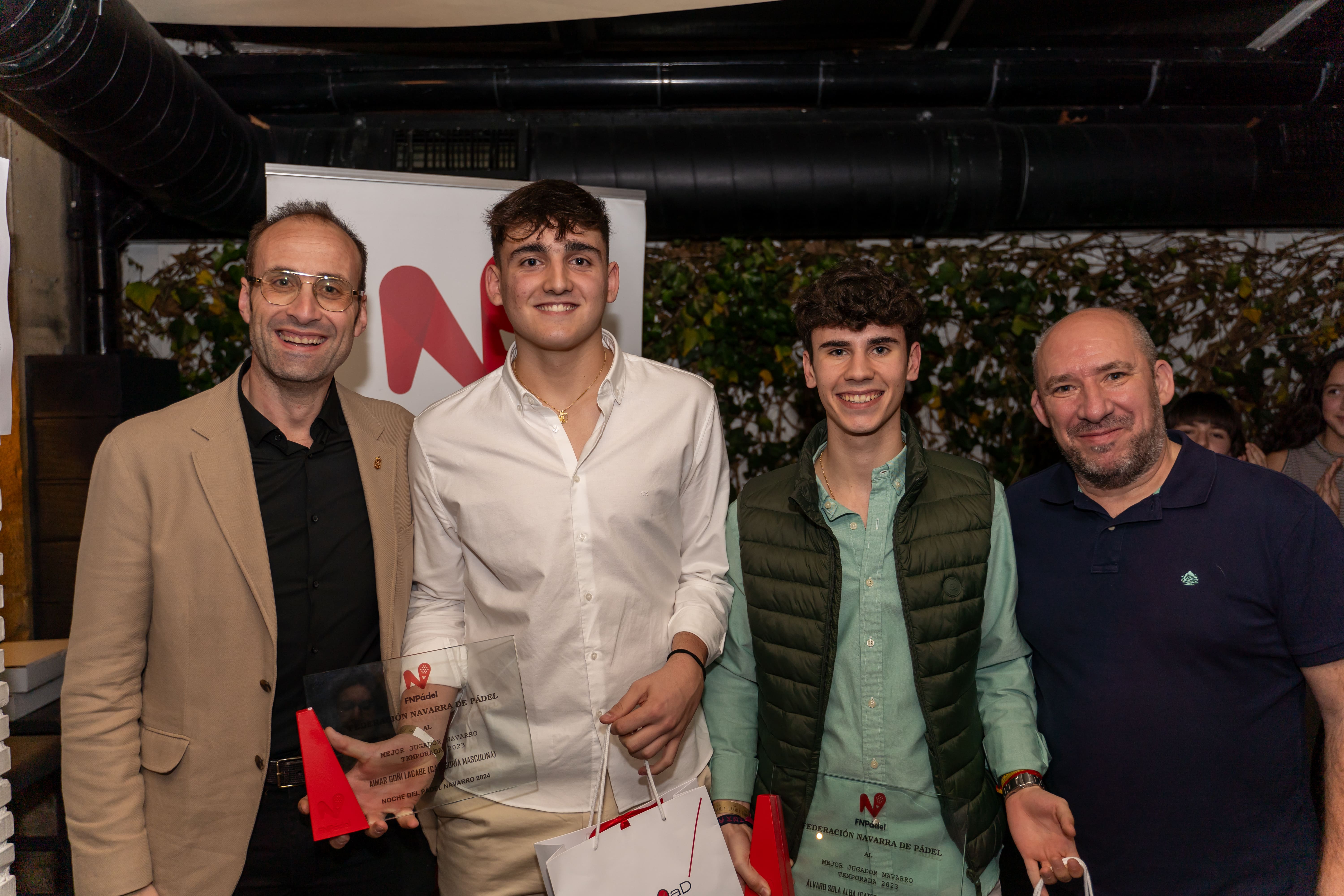 La Federaci&oacute;n Navarra de P&aacute;del entreg&oacute; los galardones y trofeos a los mejores deportistas y clubes navarros de la temporada 2023